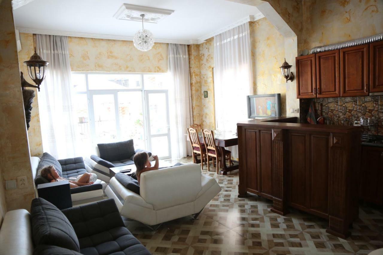 Duru'S Apartment With 3 Bedrooms Batumi Exteriör bild