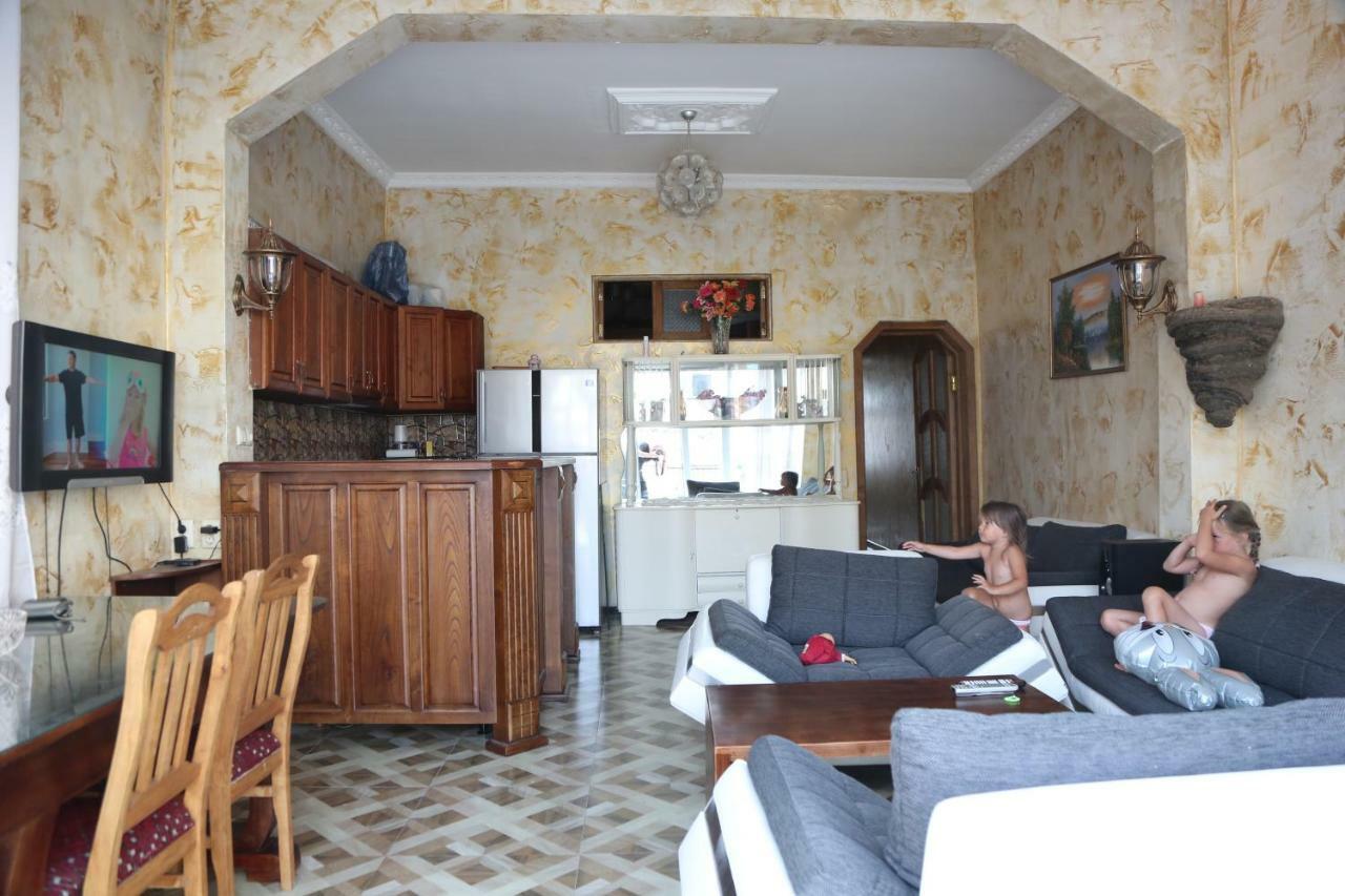 Duru'S Apartment With 3 Bedrooms Batumi Exteriör bild
